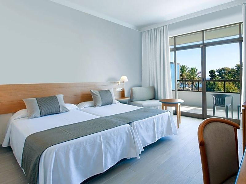 Atalaya_Park_Hotel_Bedroom2.jpg