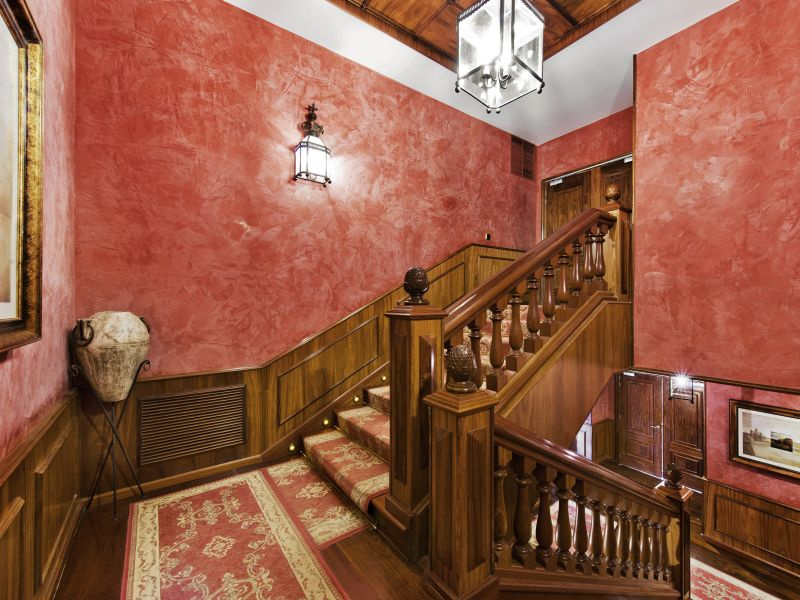 Elba_Palace_Interior_stairs.jpg