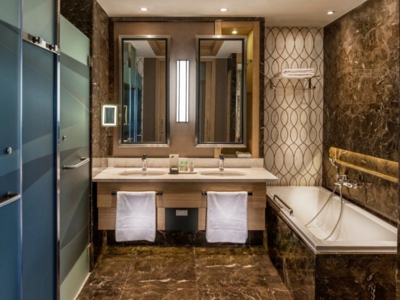 Regnum Luxury Room Bathroom